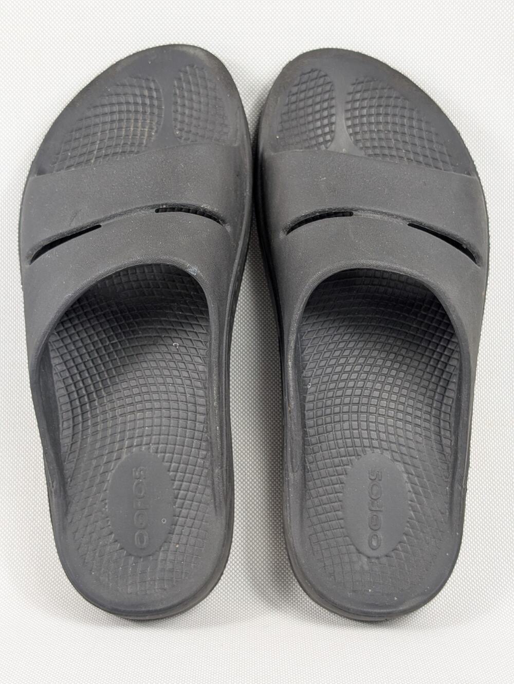 OOFOS OoLalah Black Slides Shoes Men's 7 Women's 9